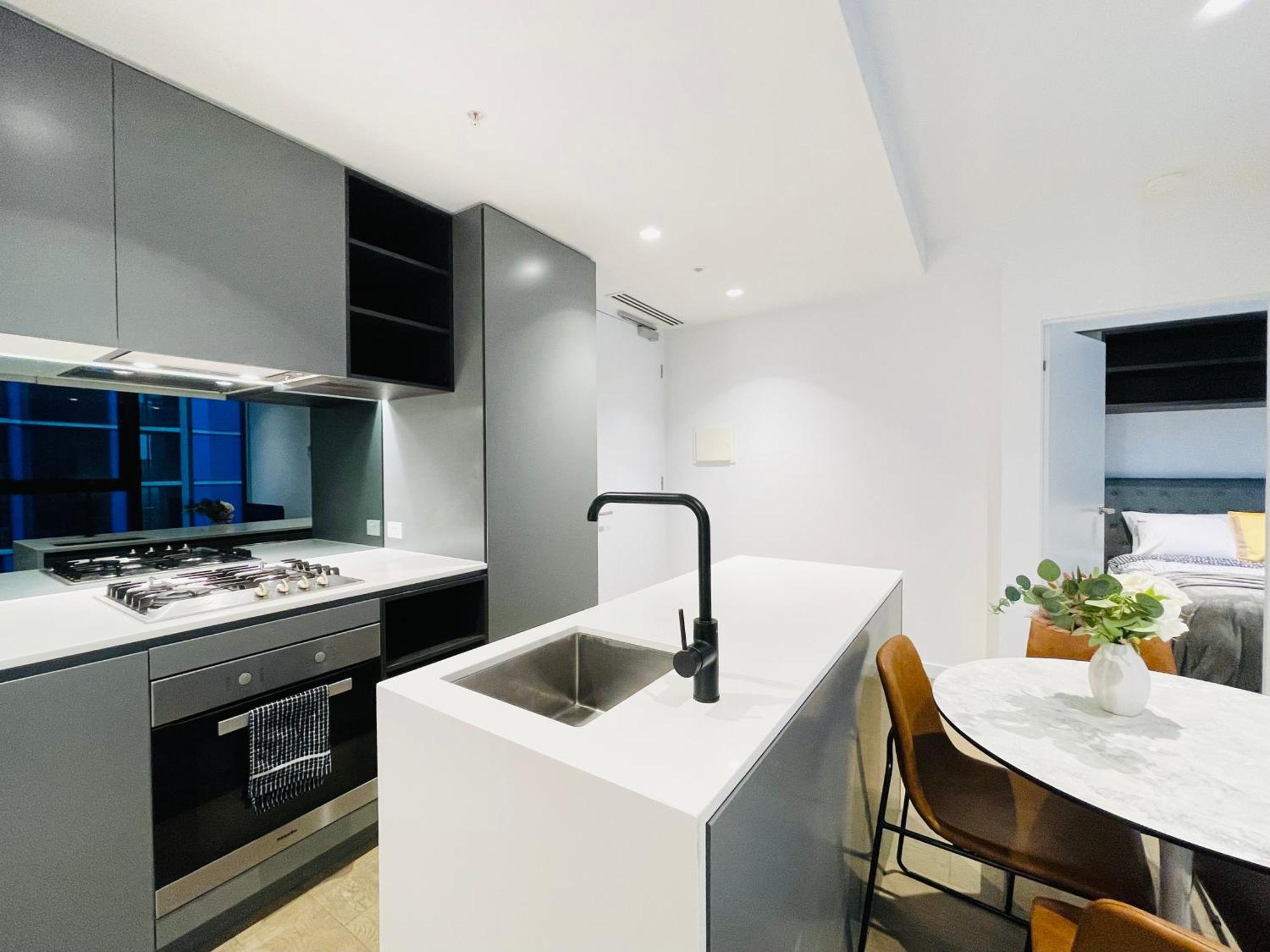 Mega Style Apartments Victoria One Melburne Exterior foto